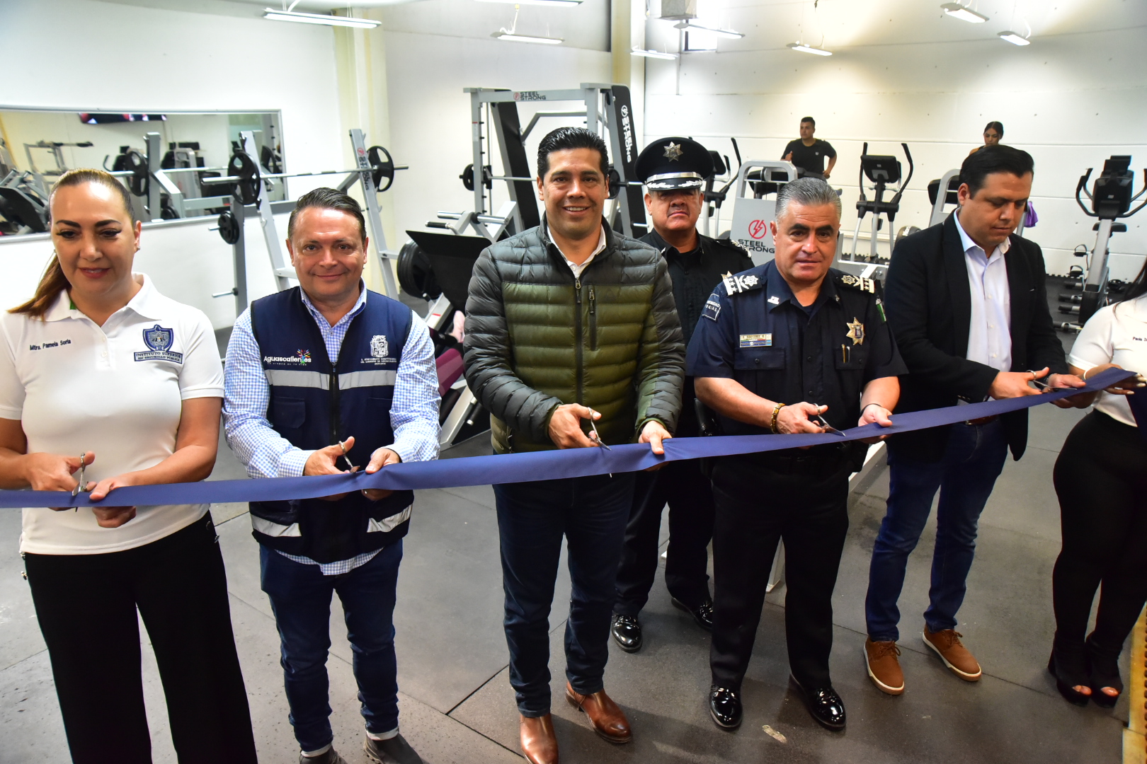 INAUGURA LEO MONTAÑEZ MODERNO GIMNASIO PARA MEJOR PREPARACIÓN DE POLICÍAS MUNICIPALES