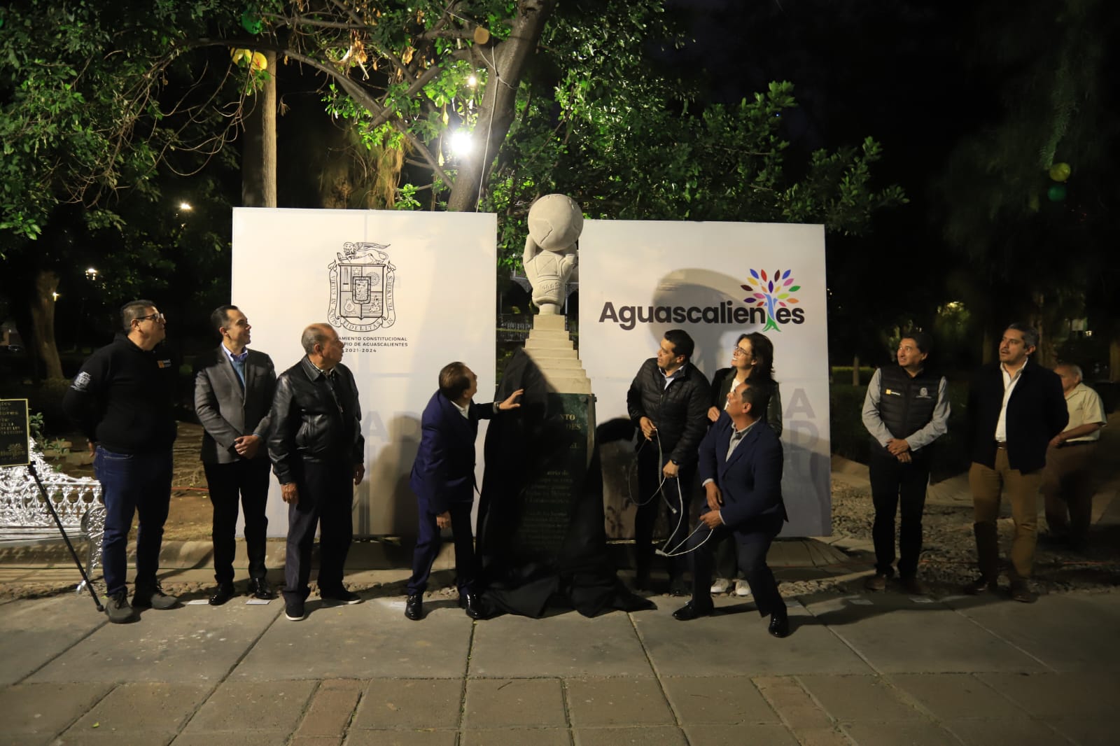 Reconoce el Ayuntamiento de Aguascalientes el trabajo de la industria guantera en el municipio