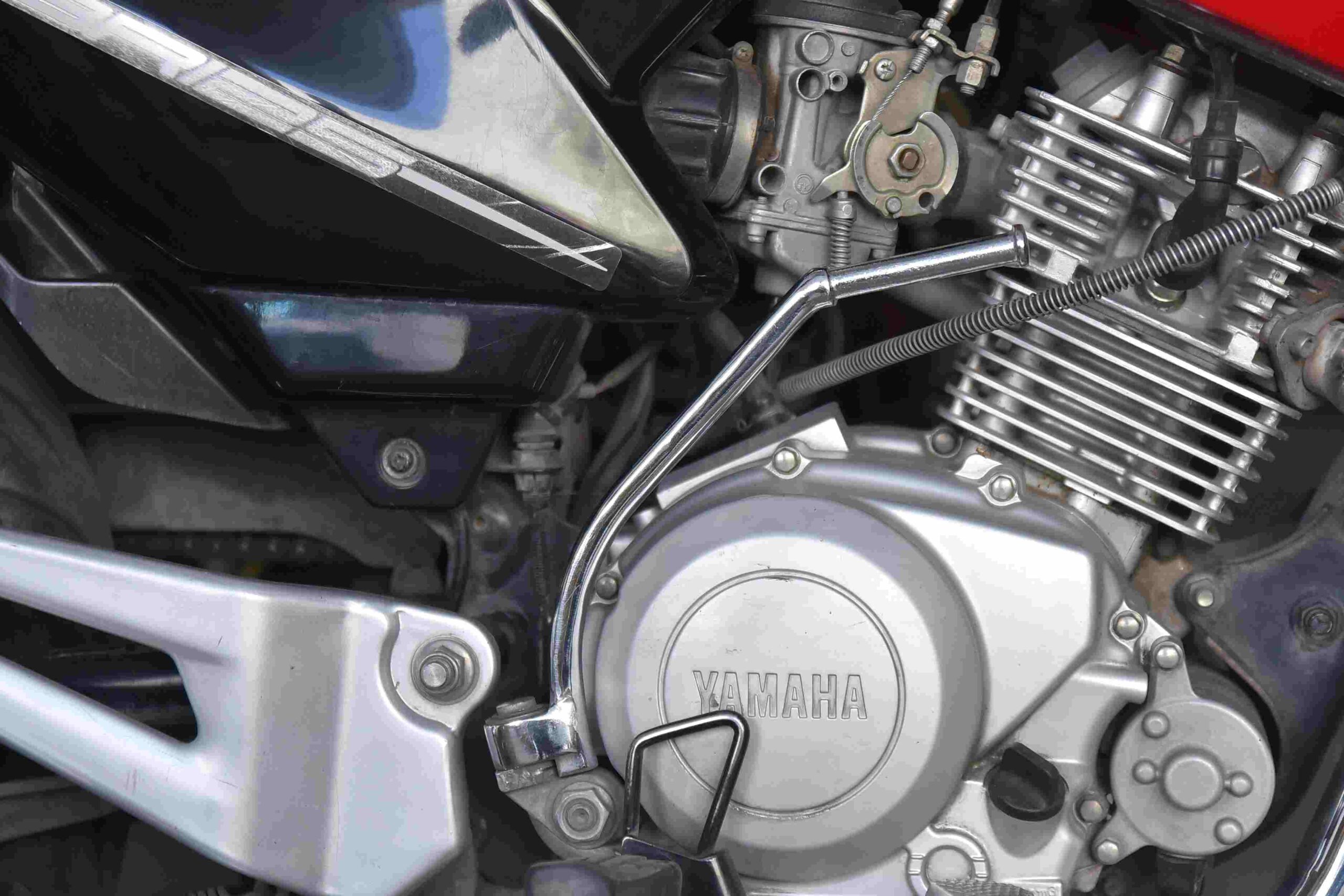Recuerda policía vial a motociclistas que deben circular por los carriles de extrema derecha