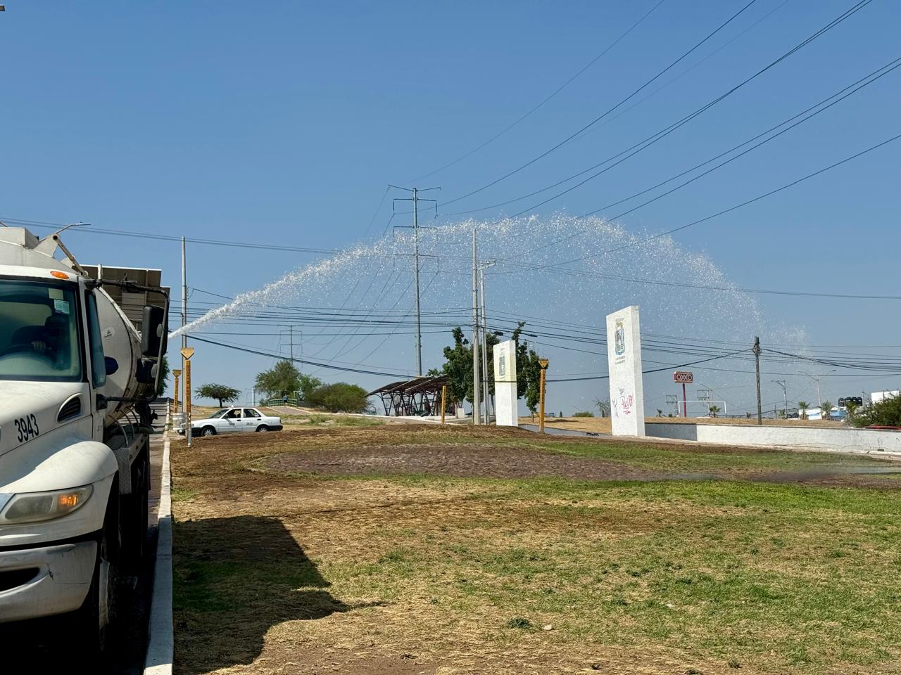 Refuerza Municipio de Aguascalientes riego en la Línea Verde a través de pipas