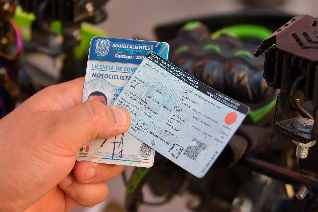 Conductores de motocicleta deben portar documentos oficiales en orden: SSPM
