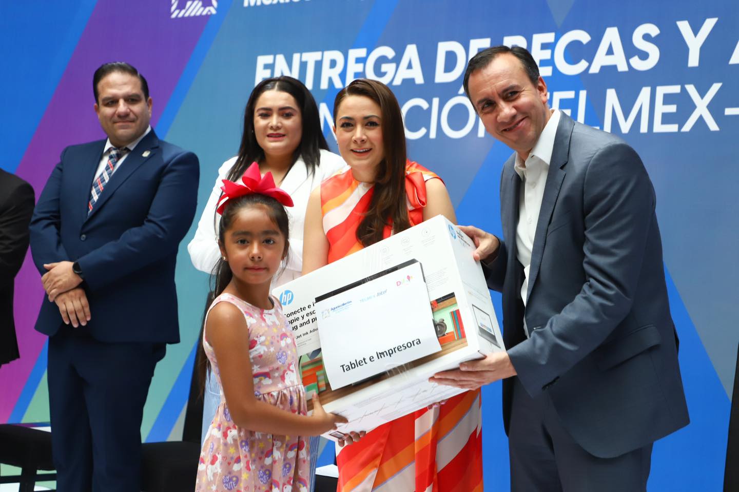 Encabeza Tere Jiménez entrega de becas y apoyos por parte de la Fundación Telmex-Telcel