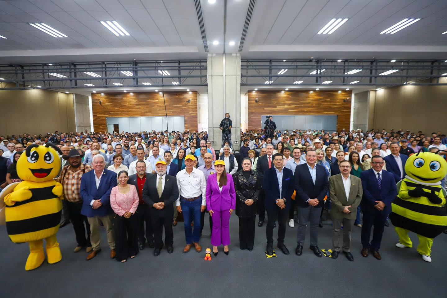 Tere Jiménez inaugura Congreso Internacional de Apicultura