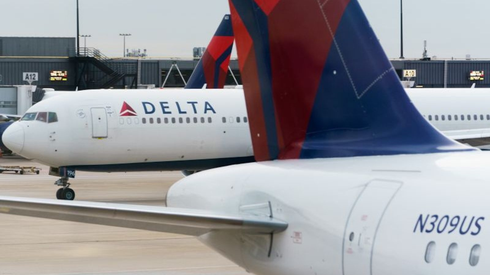 Mueren dos personas tras explosión de neumático de un Boeing en aeropuerto de Atlanta