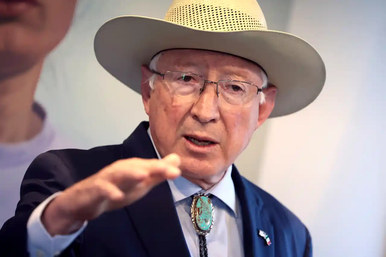 Ken Salazar llama a AMLO y Morena a abrir el diálogo sobre la reforma electoral: “No peleemos”