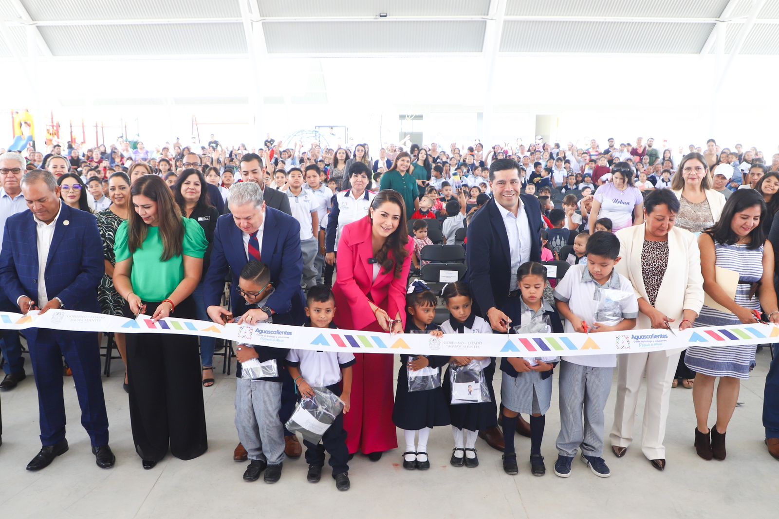 Entrega Tere Jiménez nueva infraestructura educativa y uniformes escolares en Paseos del Sur