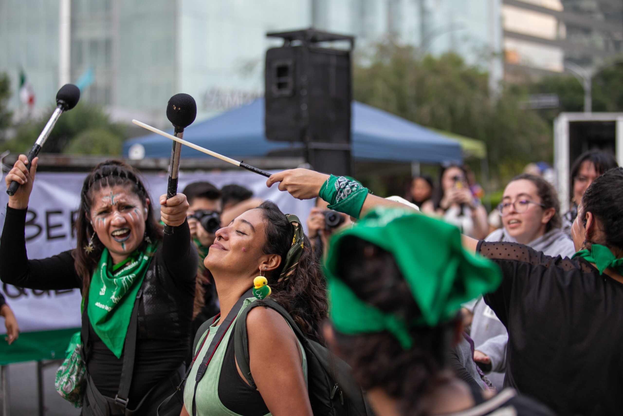 Mujeres se manifiestan en varios estados a favor del aborto legal