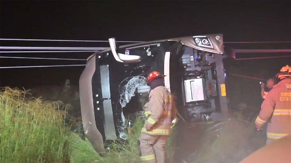 Volcadura de autobús en Aguascalientes deja al menos 2 muertos