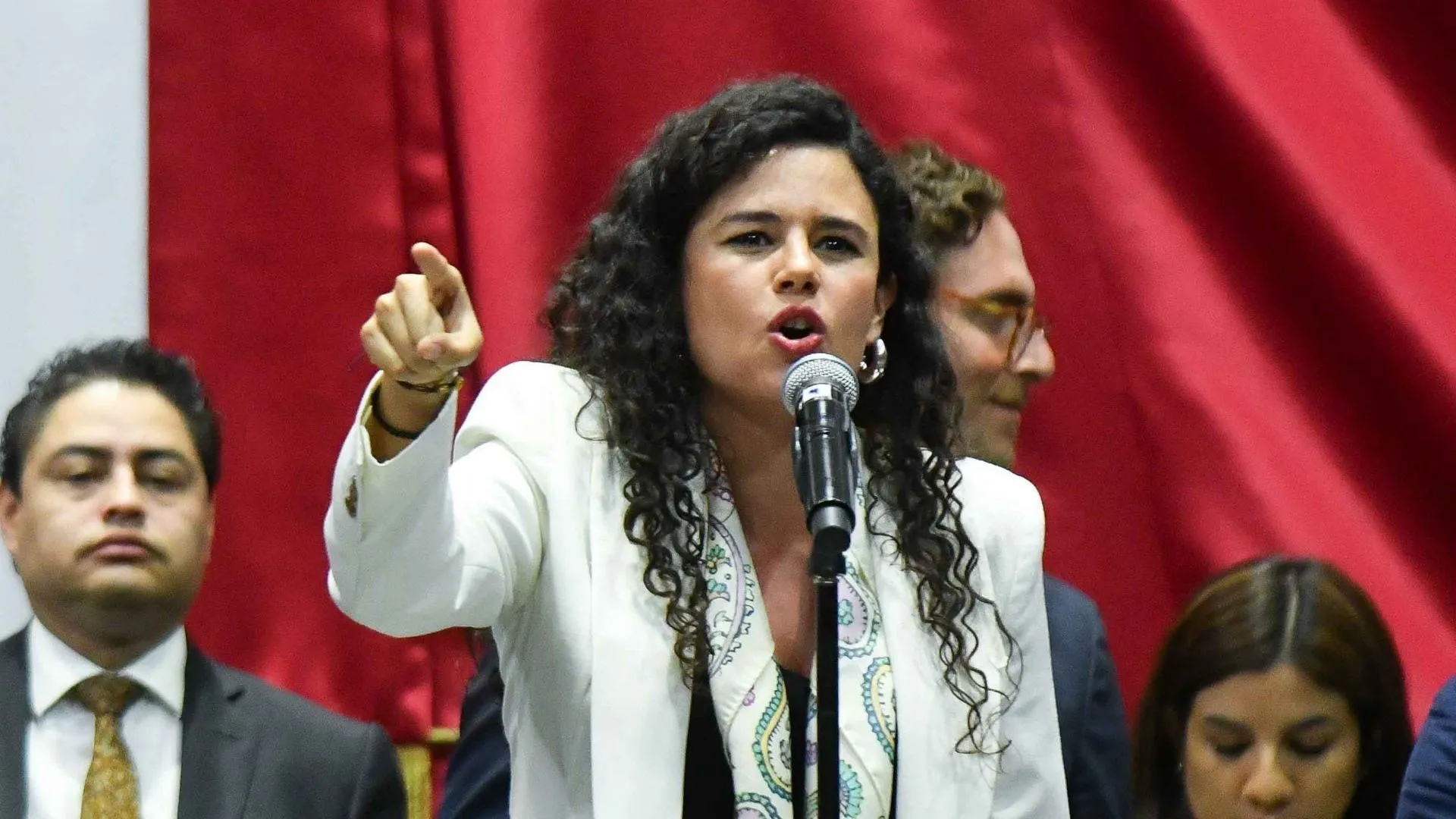 López Obrador anticipa que Luisa María Alcalde podría renunciar este viernes a Segob