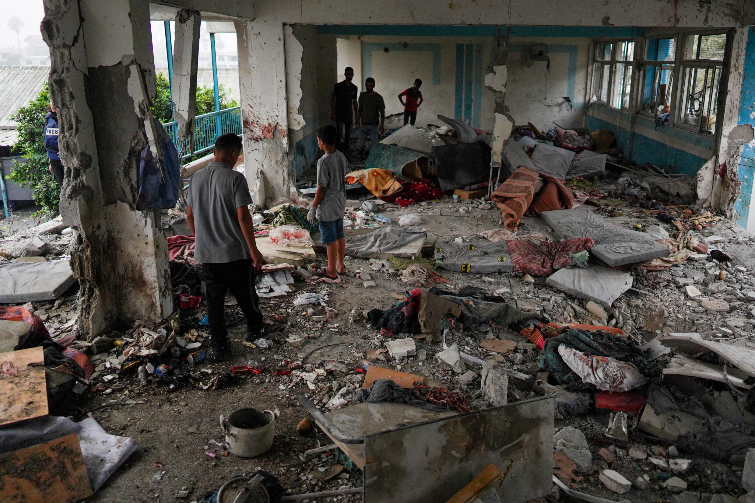 Ataque israelí contra escuela de refugiados palestinos en Gaza deja al menos 10 muertos y 30 heridos