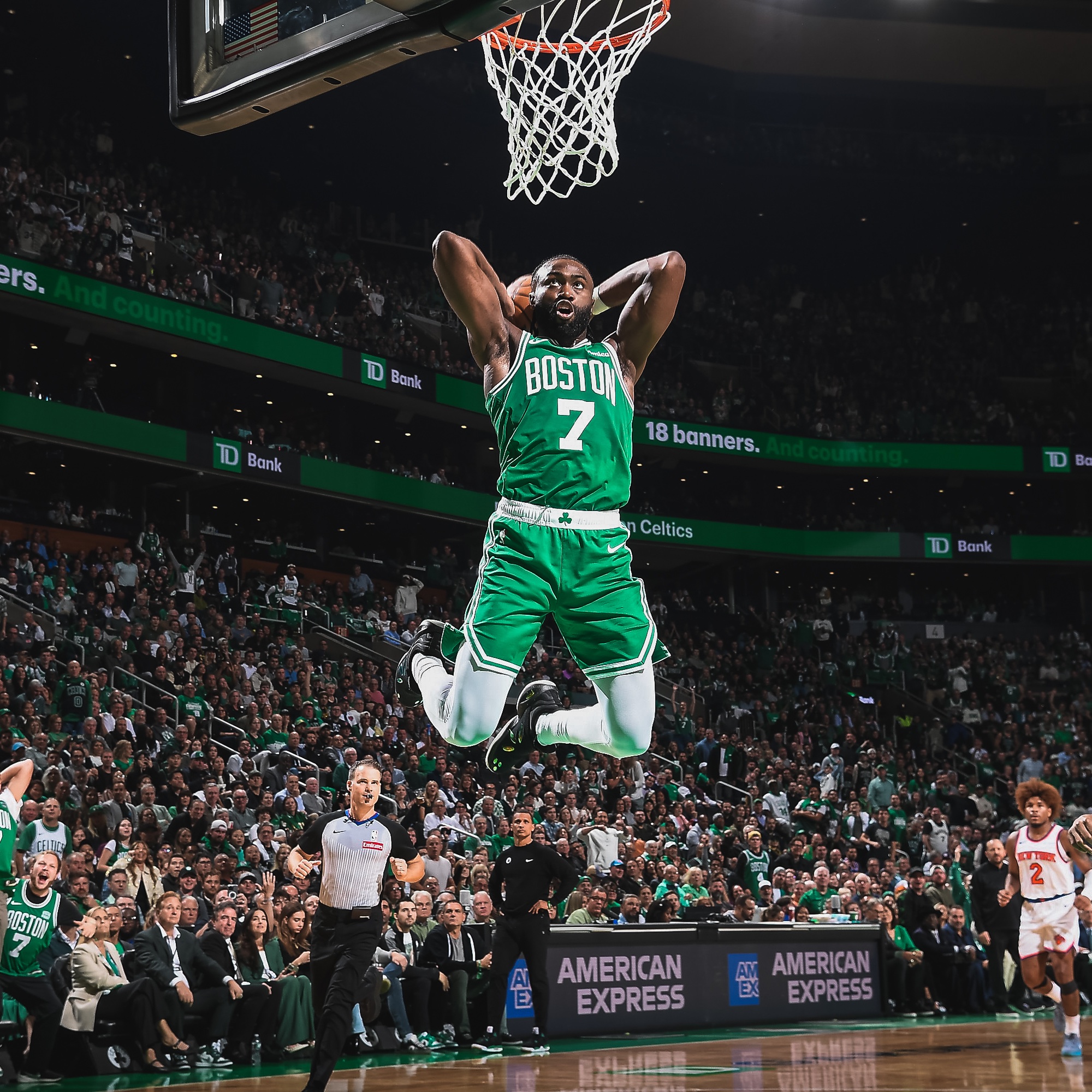 Celtics logra contundente victoria al abrir la temporada de la NBA e iguala récord de triples en un juego