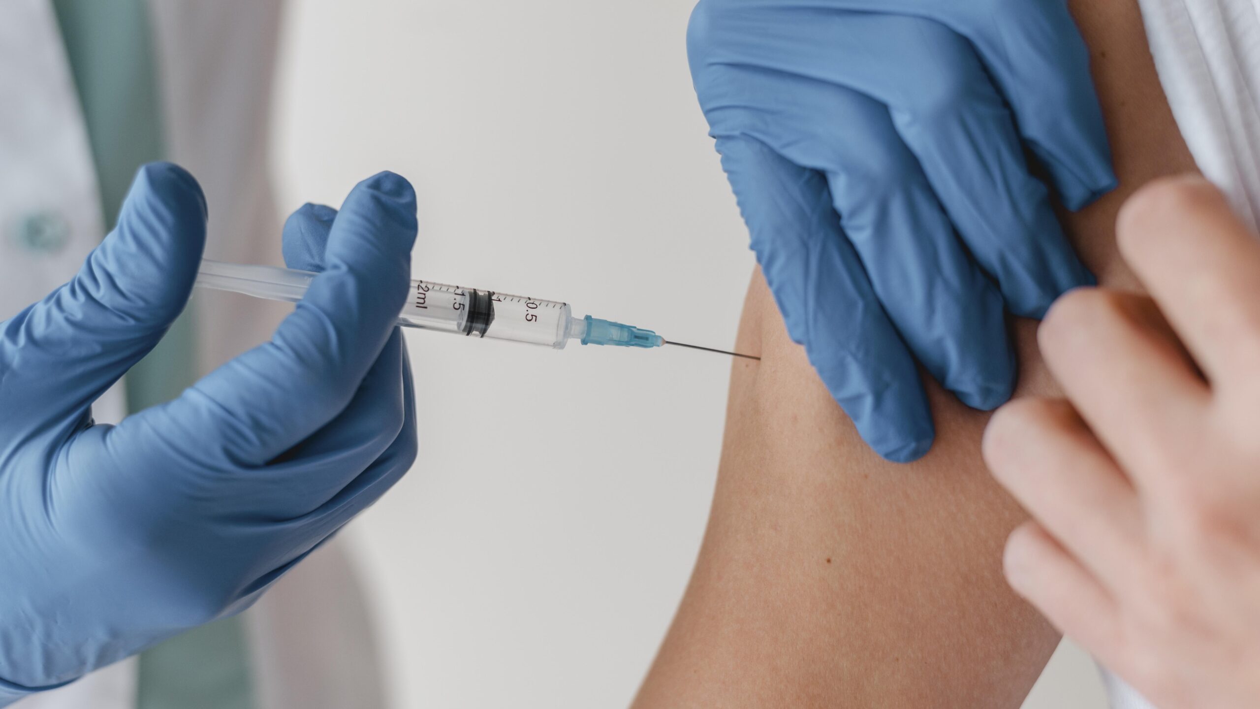 Secretaría de Salud inicia campaña de vacunación contra COVID-19 e influenza