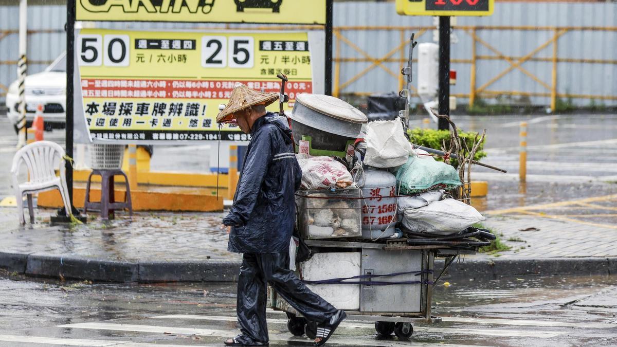 Tifón “Krathon” toca tierra en Taiwán: suman 123 heridos y advierten “vientos destructivos”
