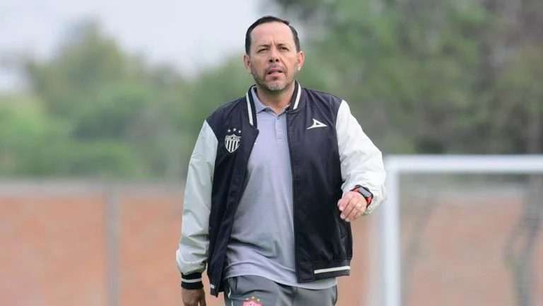 Eduardo Fentanes dejó de ser técnico del Necaxa