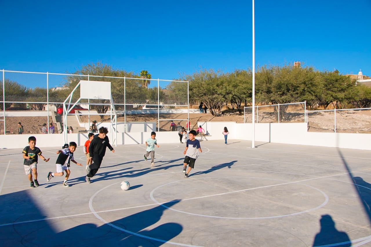 Inauguran cancha de usos múltiples en Calvillo