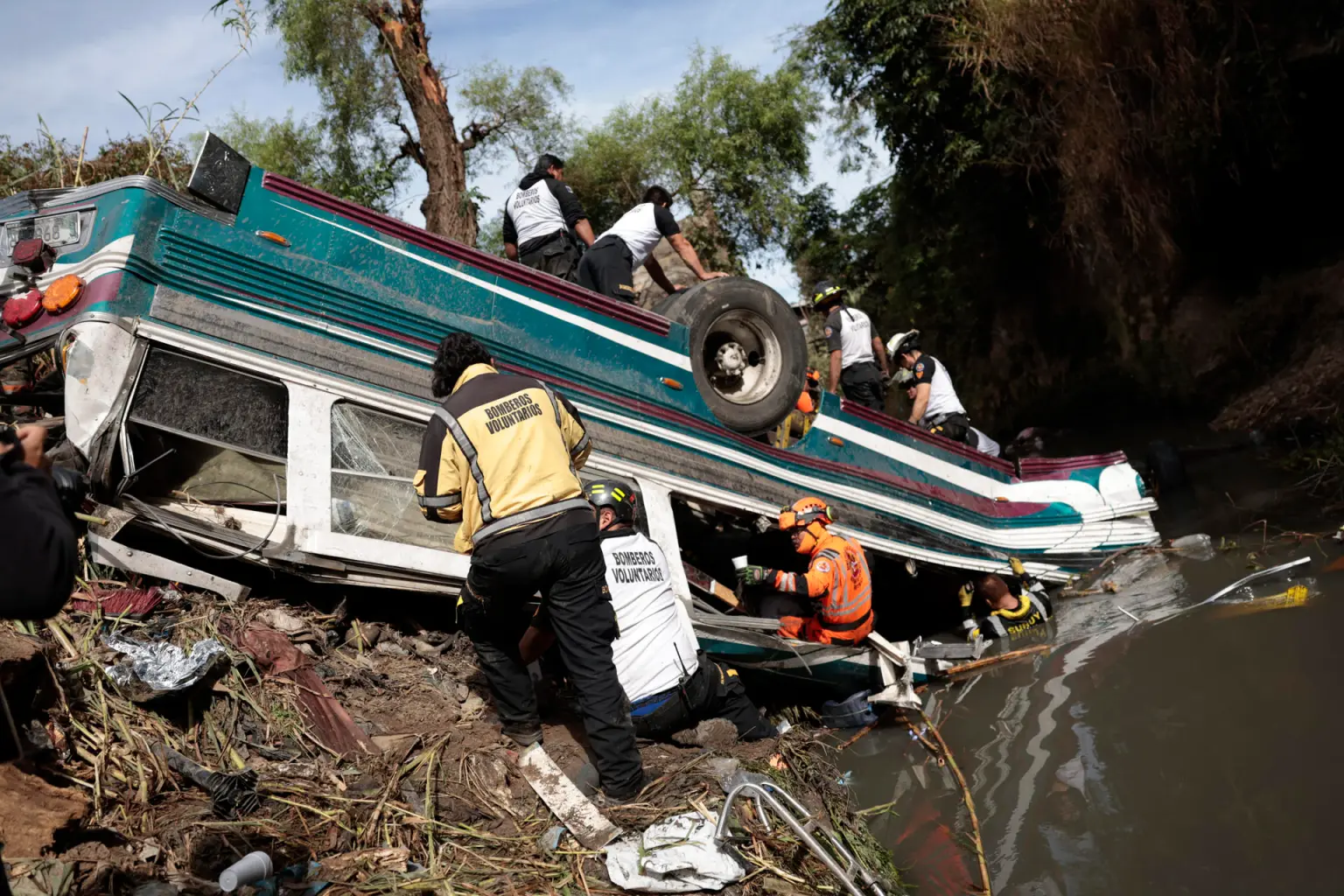 La cifra de muertos por accidente de autobús en Guatemala sube a 51