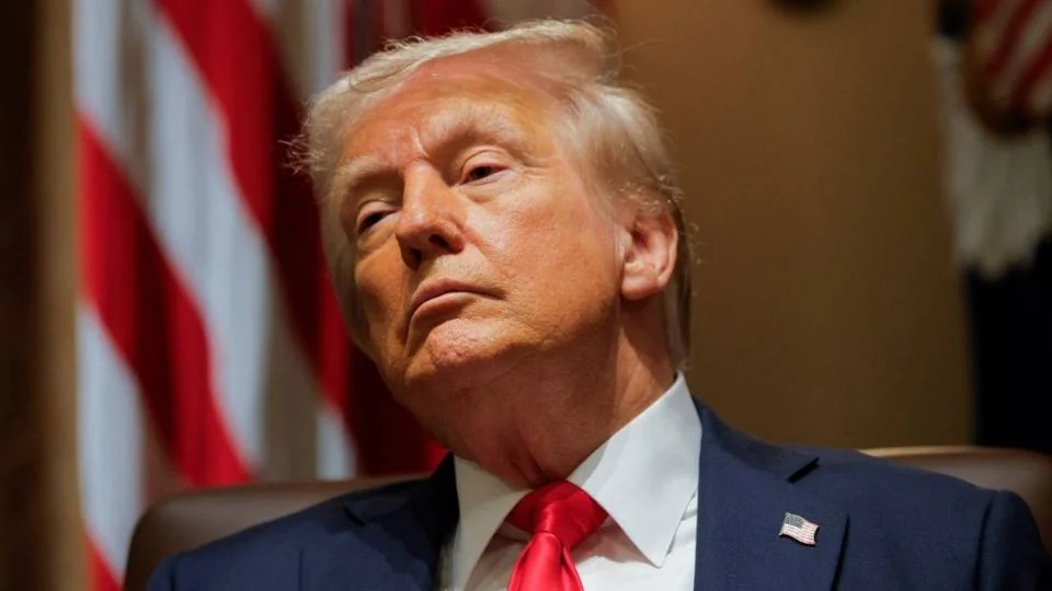 “No voy a detener los aranceles contra México y Canadá”, dice Trump en su primera reunión de gabinete