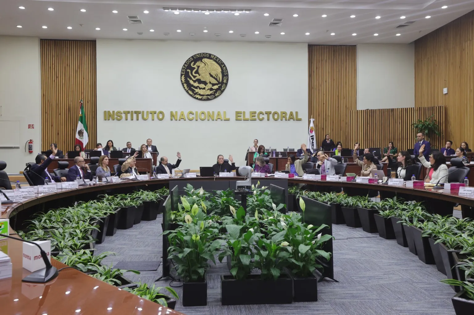 INE se deslinda de errores en listas de candidatos para la elección judicial