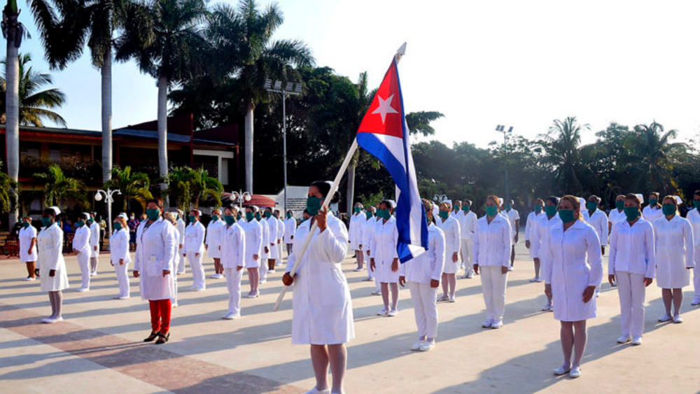Sheinbaum respalda la contratación de médicos cubanos en el sector salud