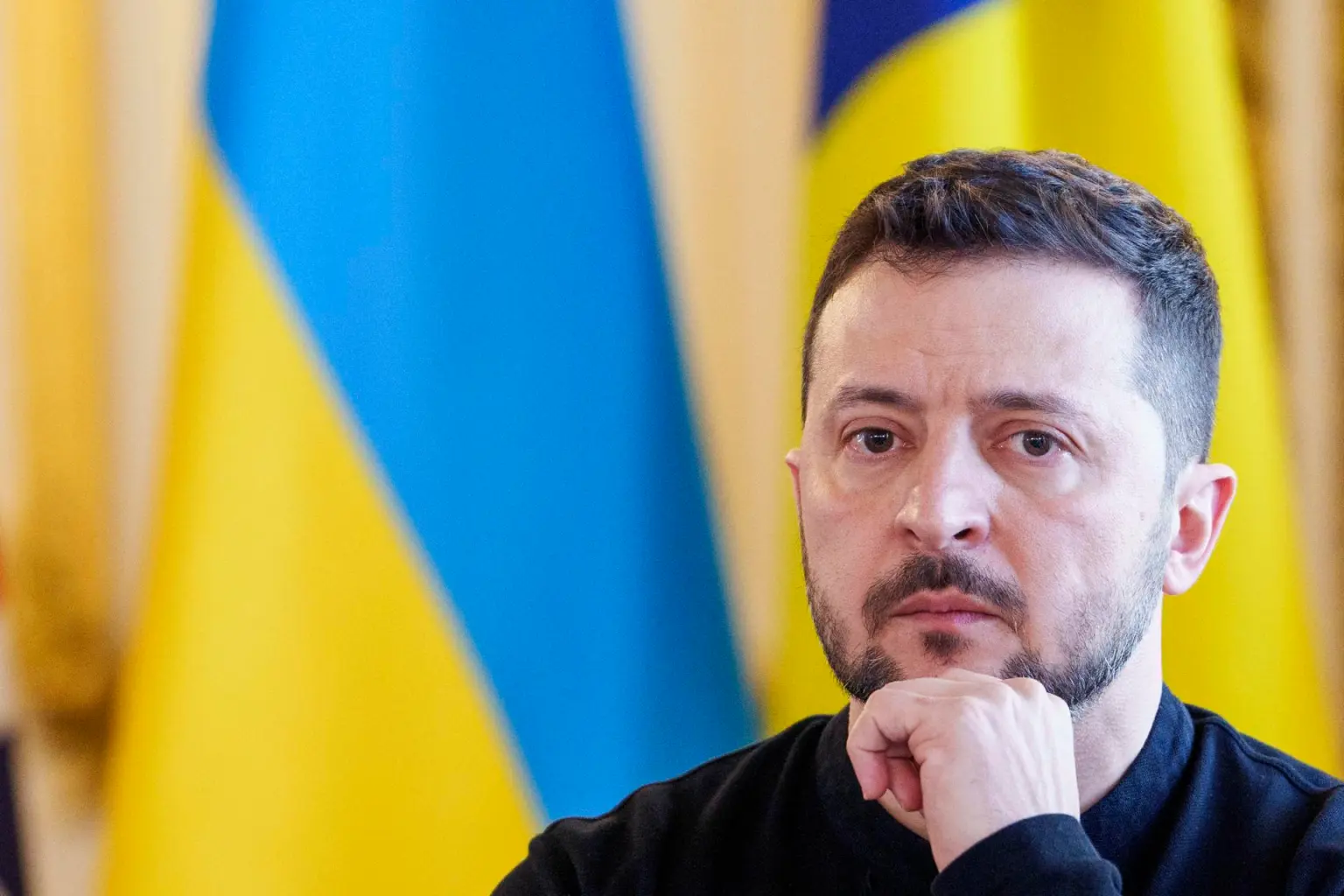 Zelenski pide a EE. UU. aclarar si ha suspendido el envío de armas a Ucrania