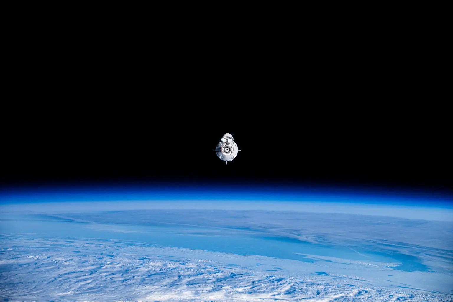 Astronautas regresan a la Tierra tras nueve meses varados en la EEI