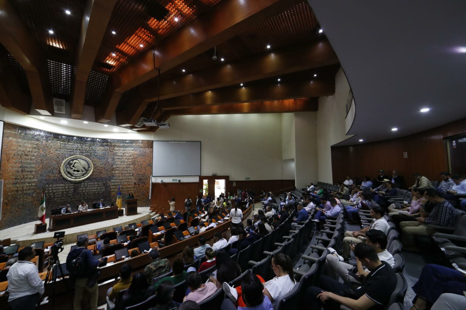 Congreso de Jalisco rechaza reforma para que menores trans cambien su identidad de género