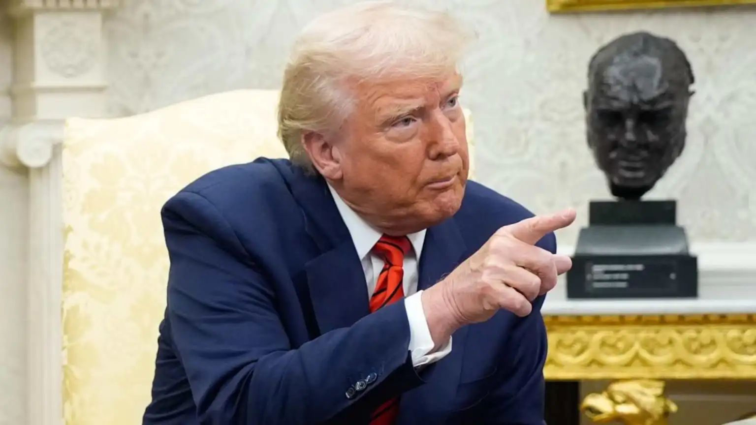 Trump califica de “terrorismo doméstico” los ataques contra propiedades de Tesla