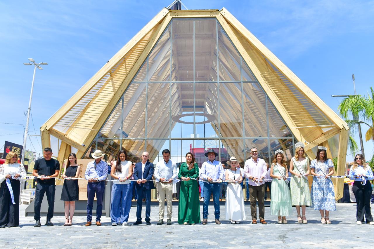Inaugura Tere Jiménez Pabellón de Vinos; se exponen las mejores etiquetas