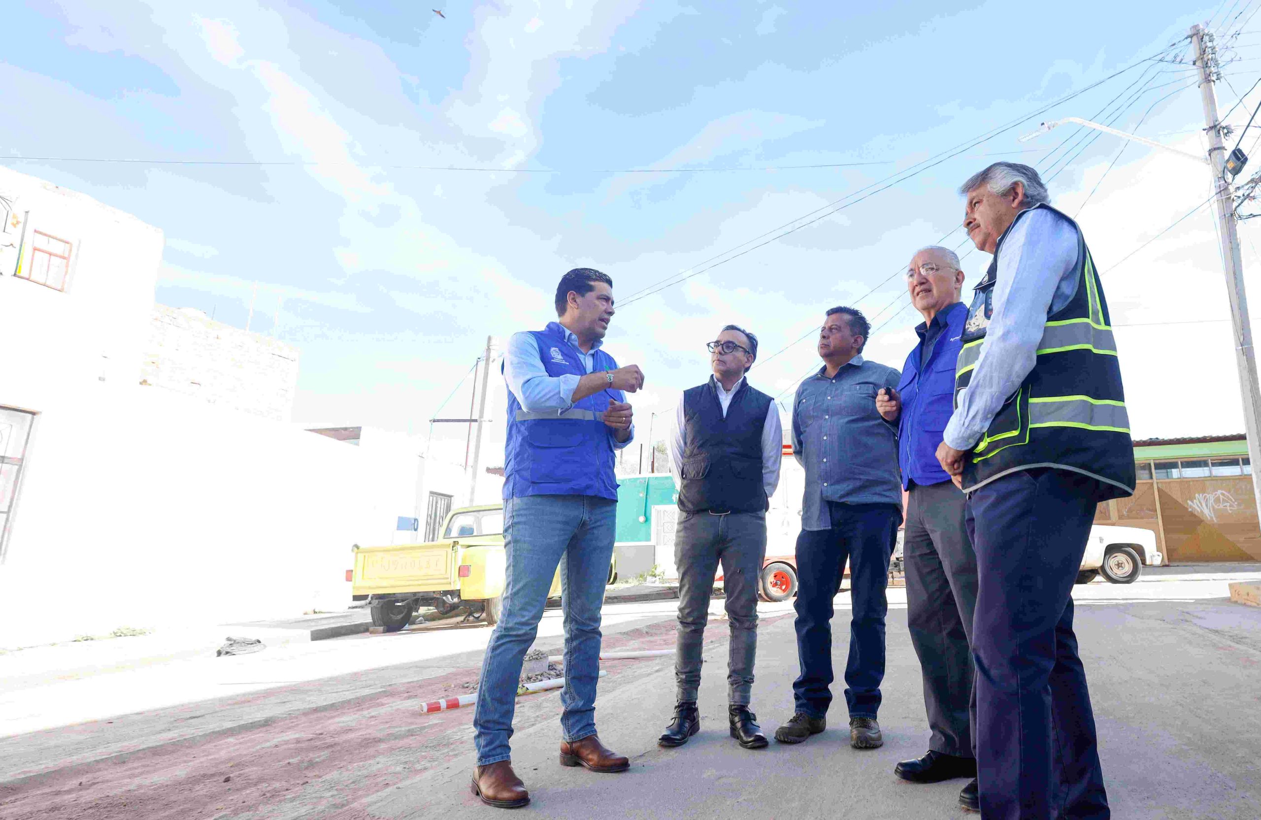 Supervisa Leo Montañez rehabilitación de alcantarillado en la colonia Del Carmen