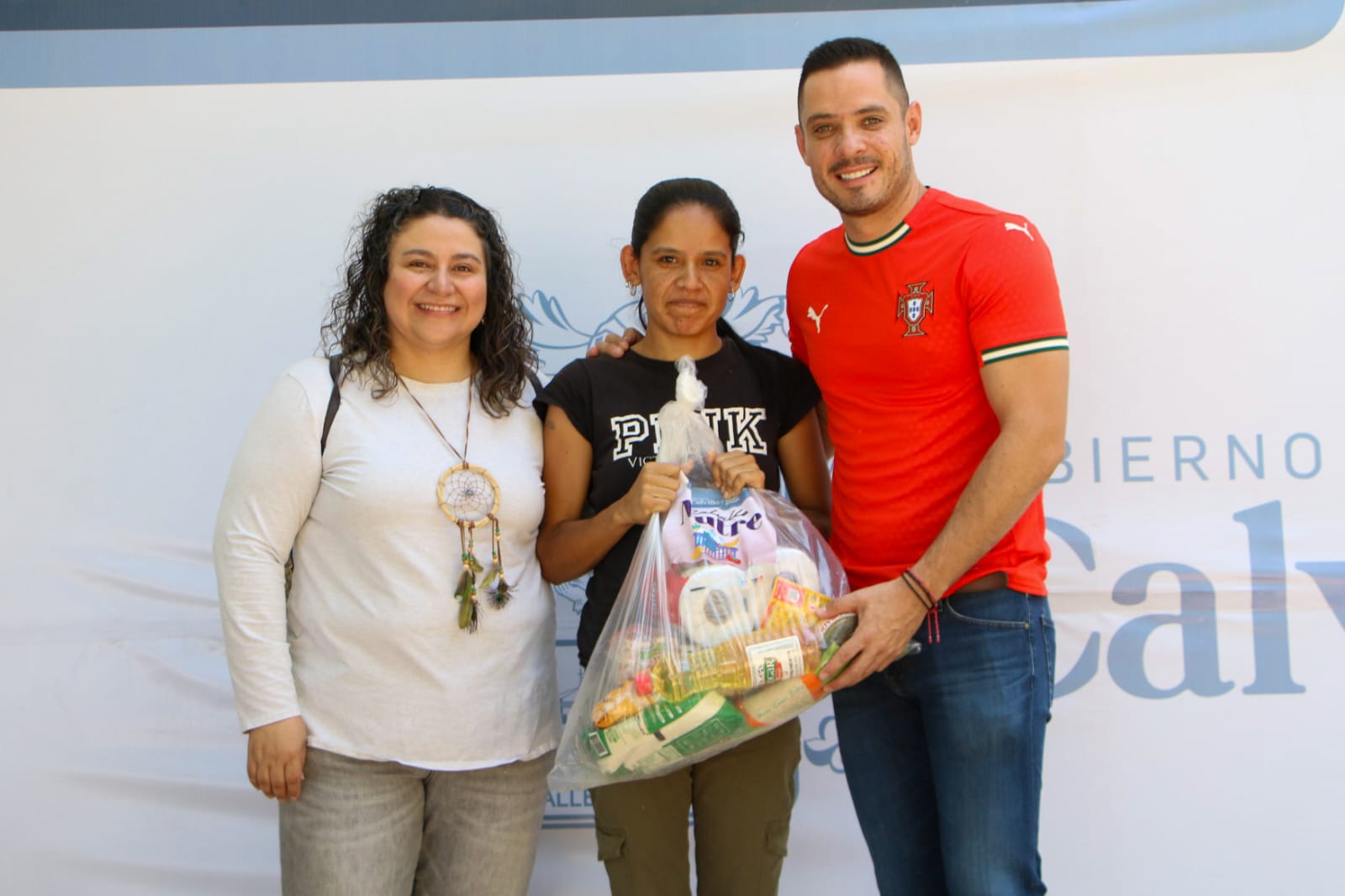 Entrega alcalde de Calvillo apoyos sociales