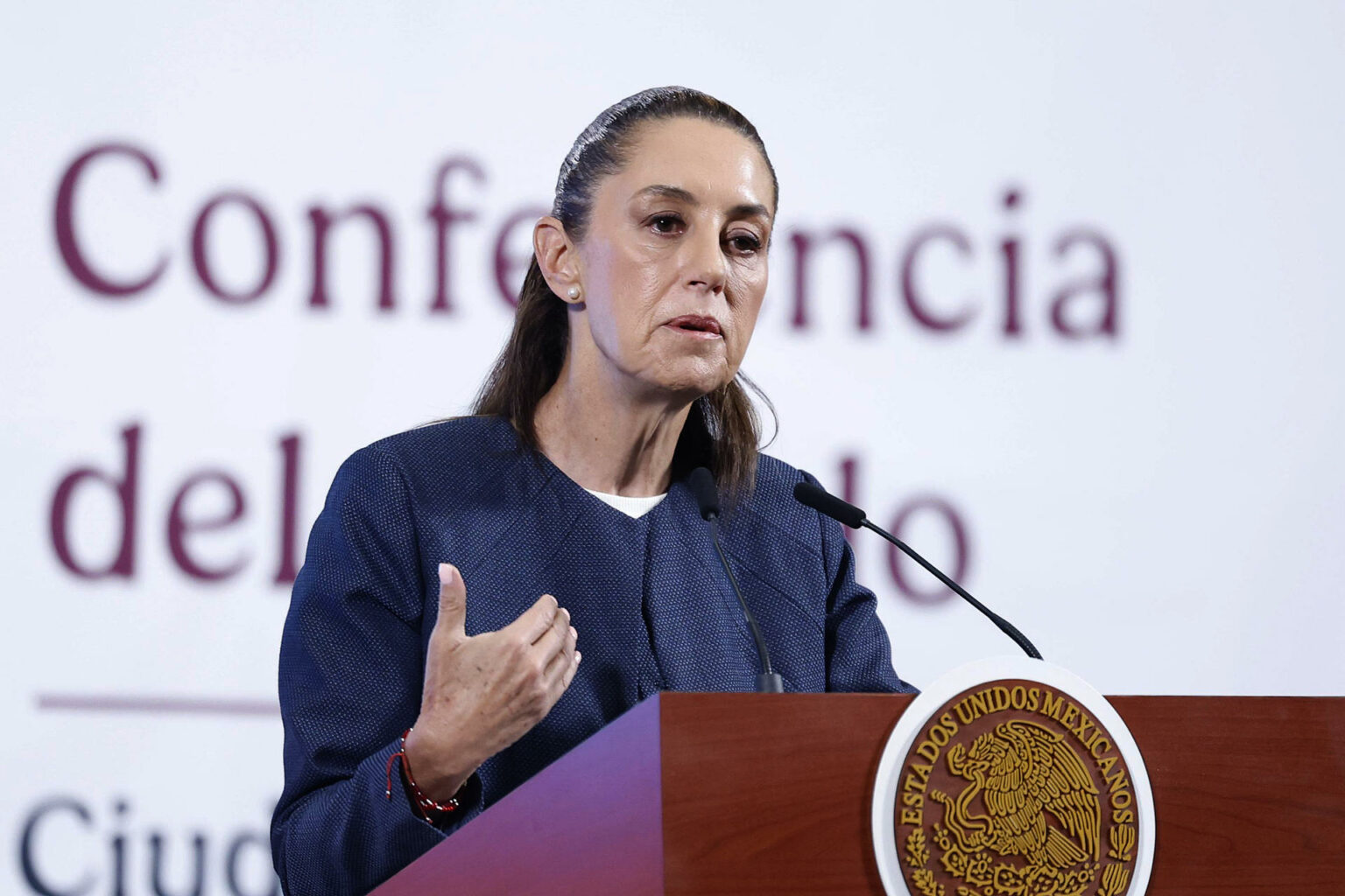 Sheinbaum solicita a Hacienda negociar con bancos la reducción de tasas de interés para impulsar el crédito