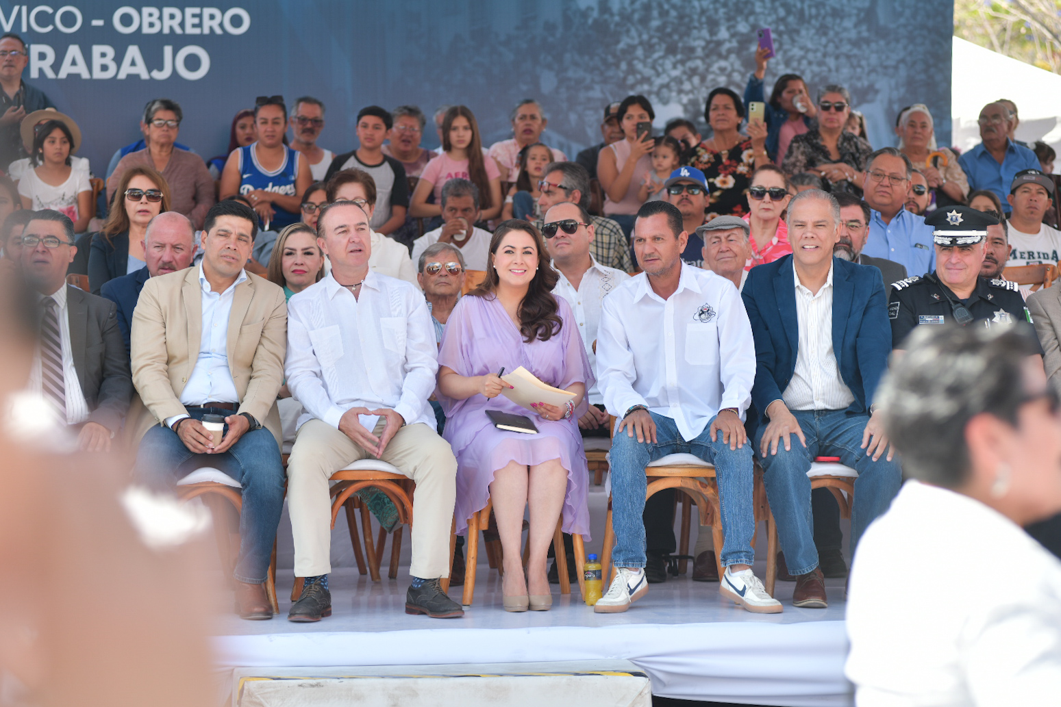 Tere Jiménez reafirma su respaldo a las y los trabajadores en el desfile del 1º de mayo