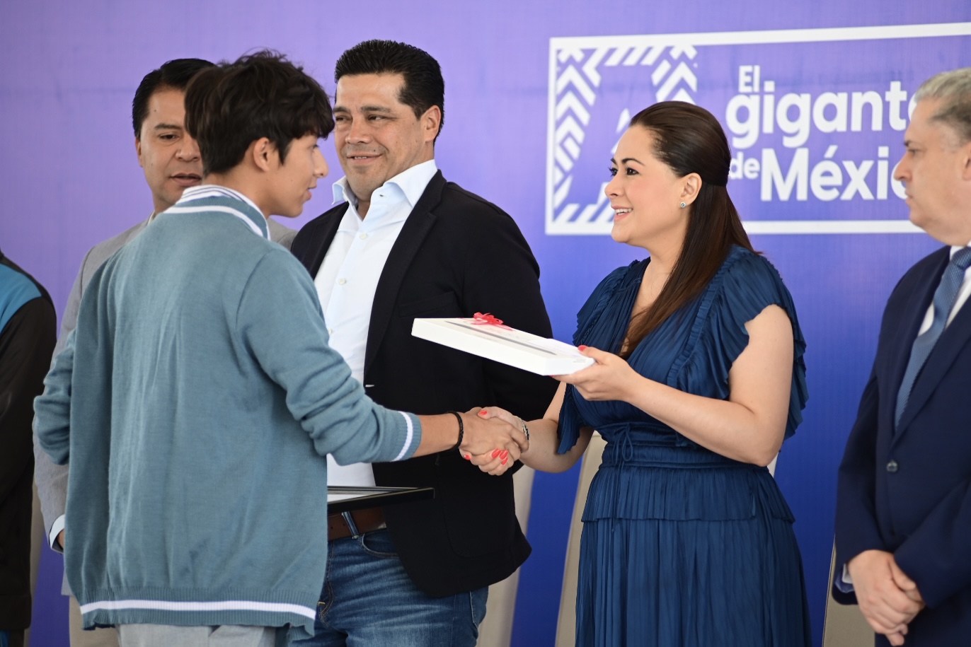 Tere Jiménez entrega infraestructura educativa y reconoce a ganadores de las Olimpiadas Nacionales e Internacionales de Matemáticas