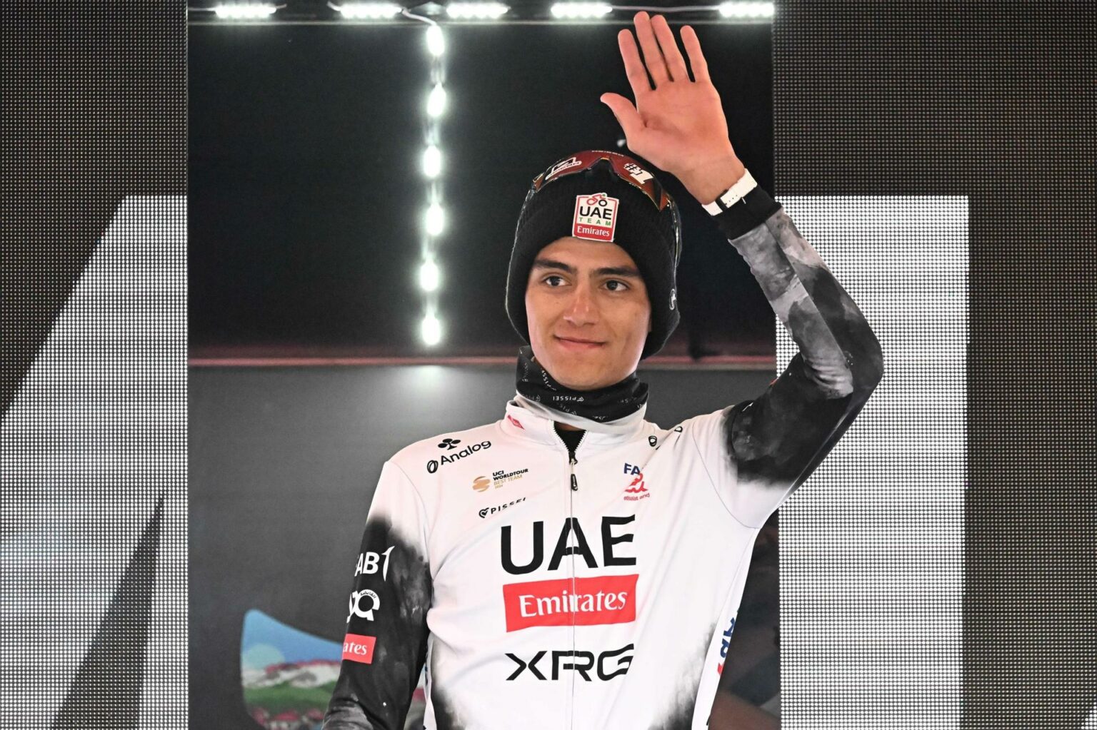 Isaac Del Toro consolida su liderato en el Giro de Italia tras etapa ganada por Asgreen