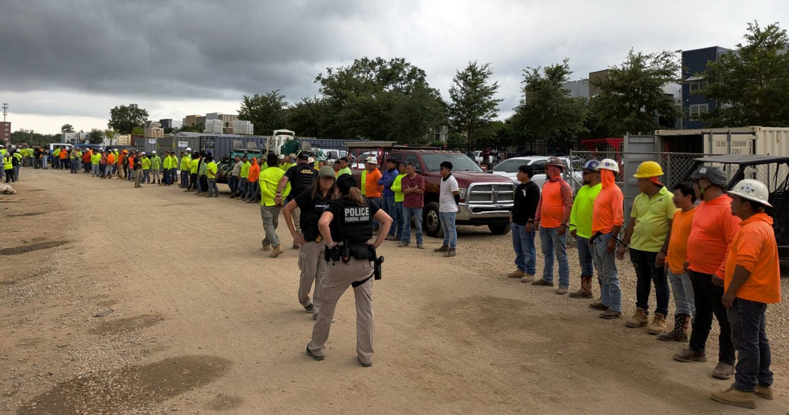 Redada masiva en Florida: más de 100 migrantes arrestados en obra de construcción