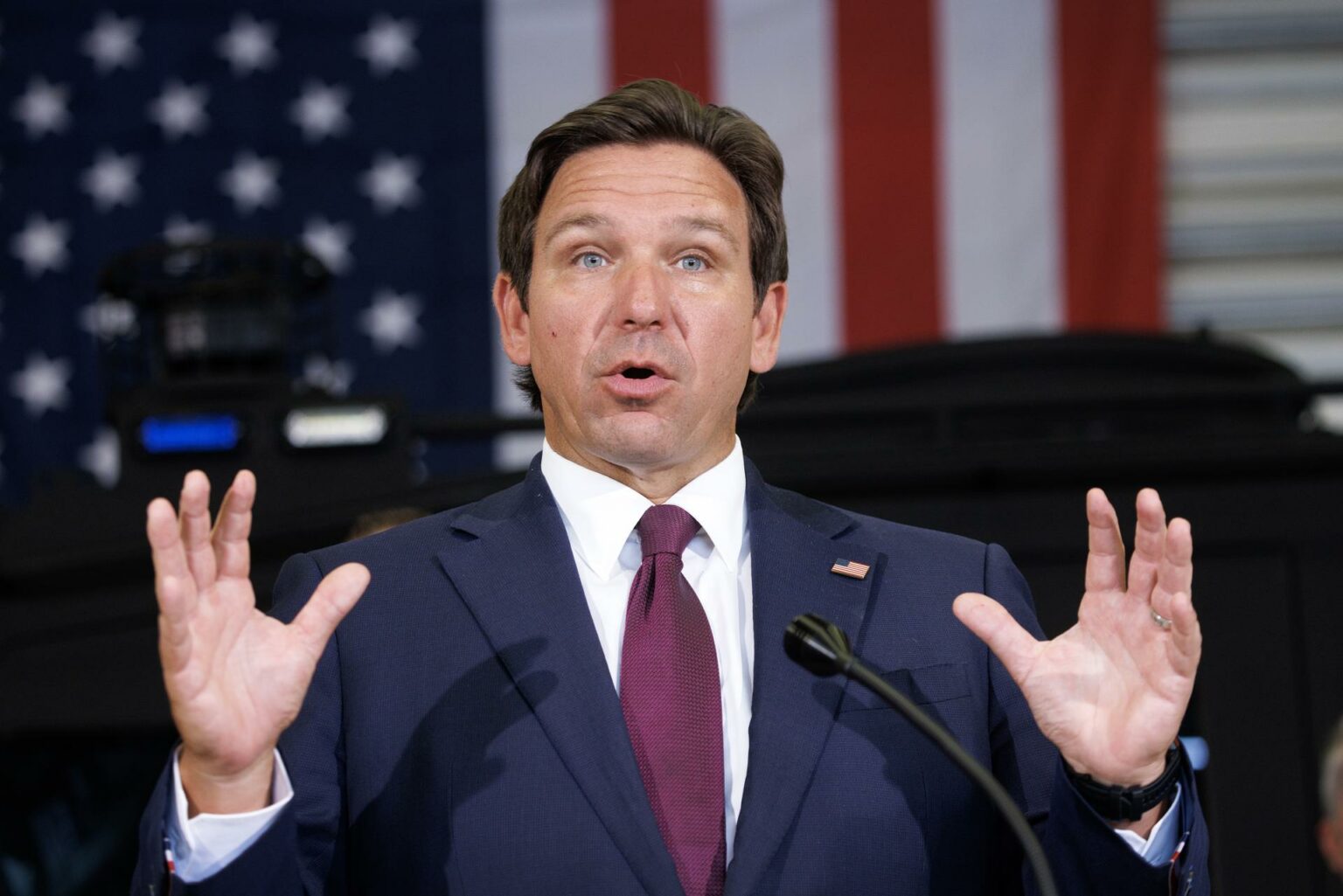Florida busca que militares deporten migrantes y que policías de carreteras hagan redadas