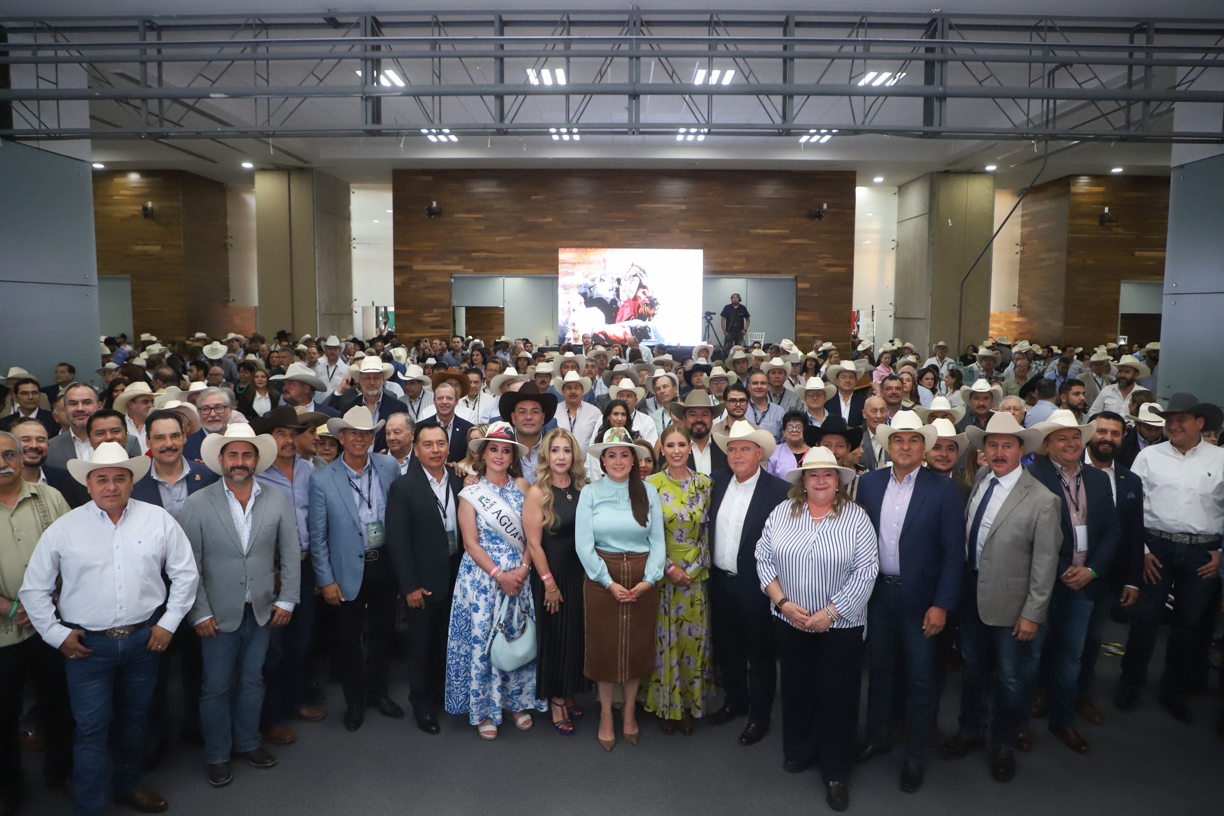 Tere Jiménez inaugura Convención Nacional Ganadera y refrenda su compromiso con el sector