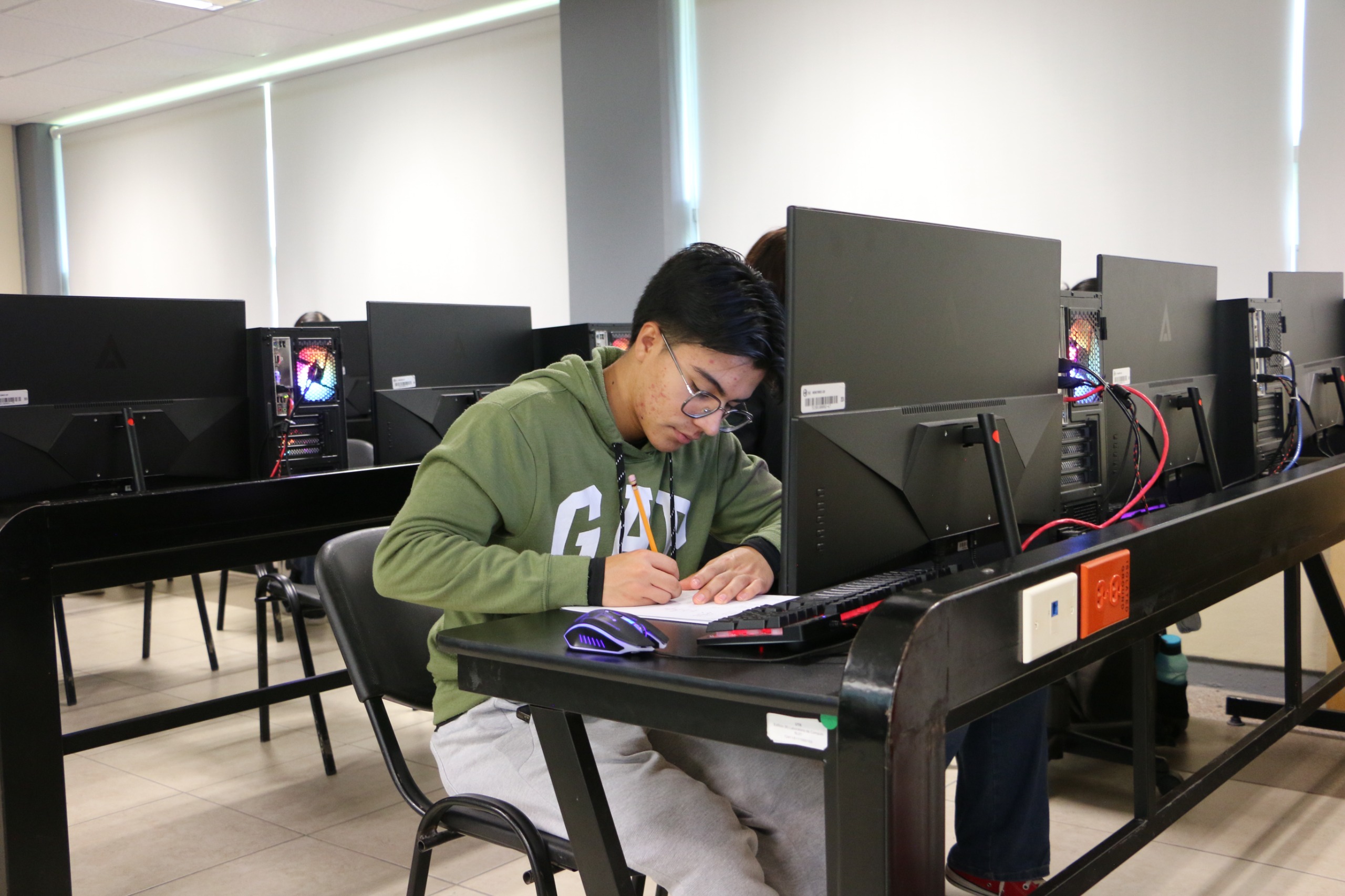 Carreras bilingües y con movilidad internacional en la Universidad Internacional en la Universidad Tecnológica El Retoño; examen de admisión este 31 de mayo