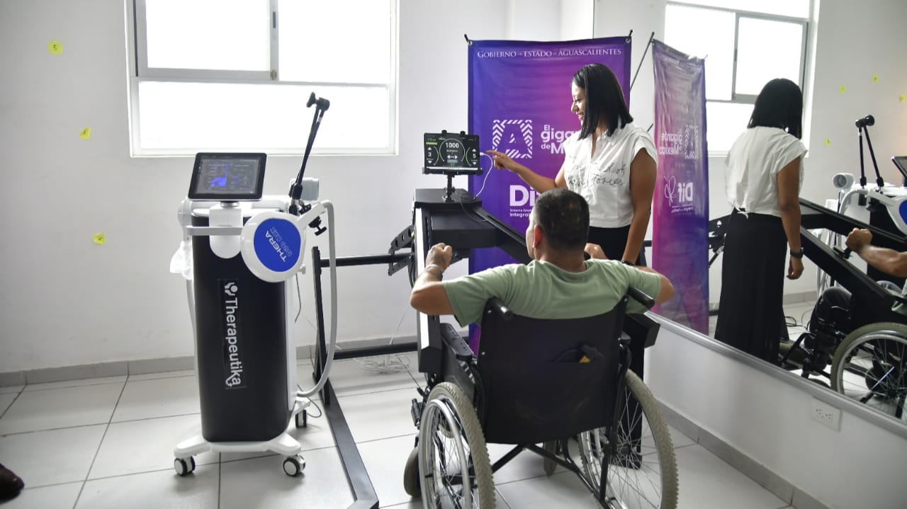 Con aparatos de última generación, DIF Estatal fortalece su área de rehabilitación