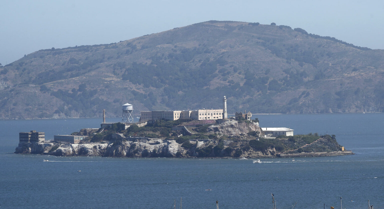 Trump ordena reabrir la prisión de Alcatraz para encarcelar a los criminales más peligrosos