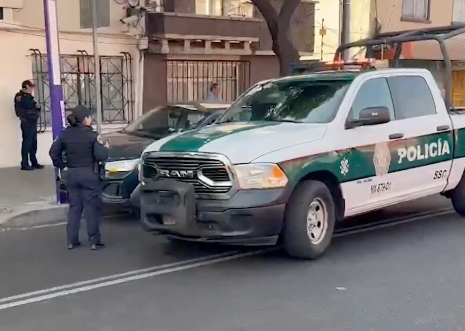 Ataque armado en CDMX cobra la vida de dos funcionarios cercanos a Clara Brugada