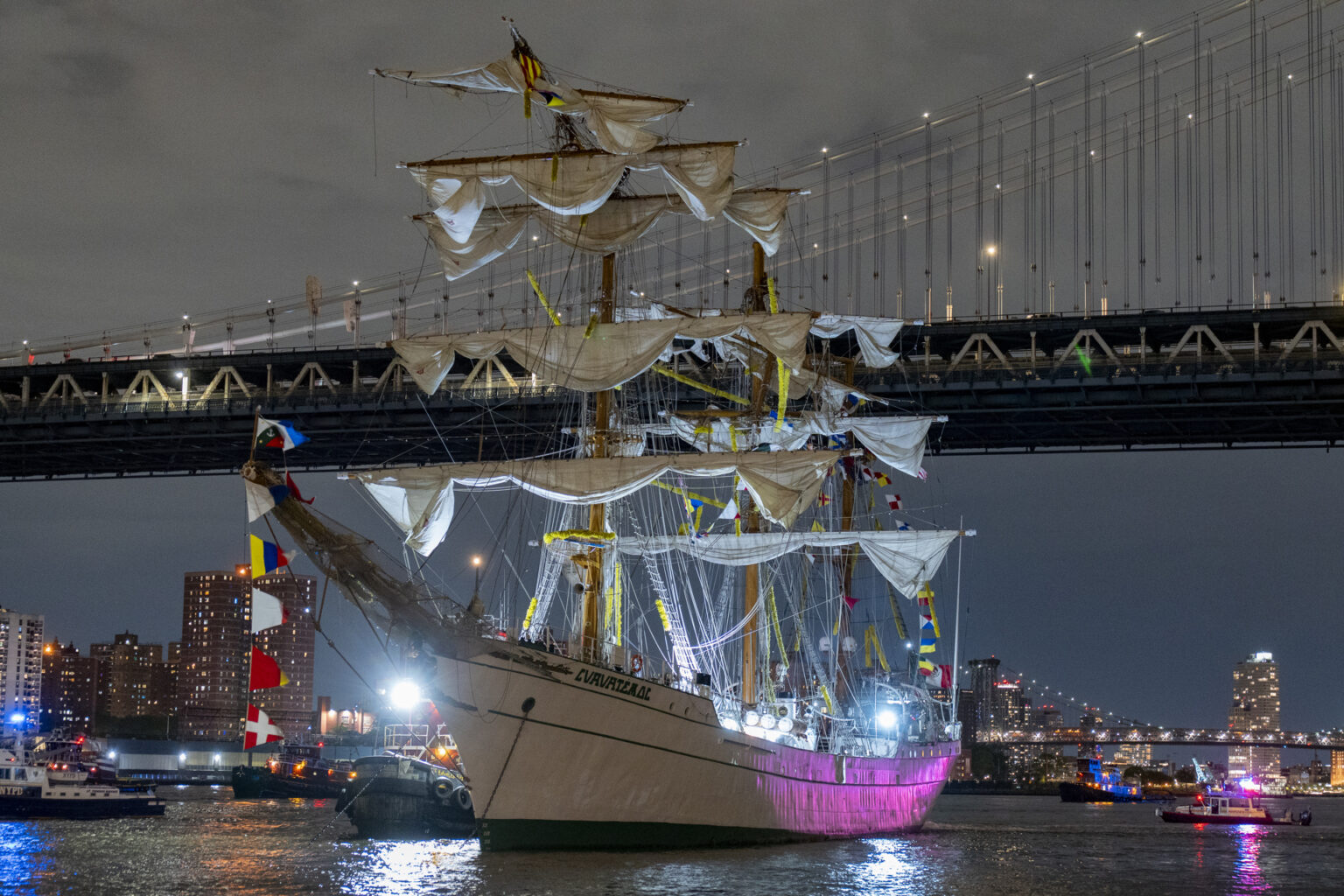 Regresan a México 180 cadetes del Buque Cuauhtémoc tras accidente en Nueva York