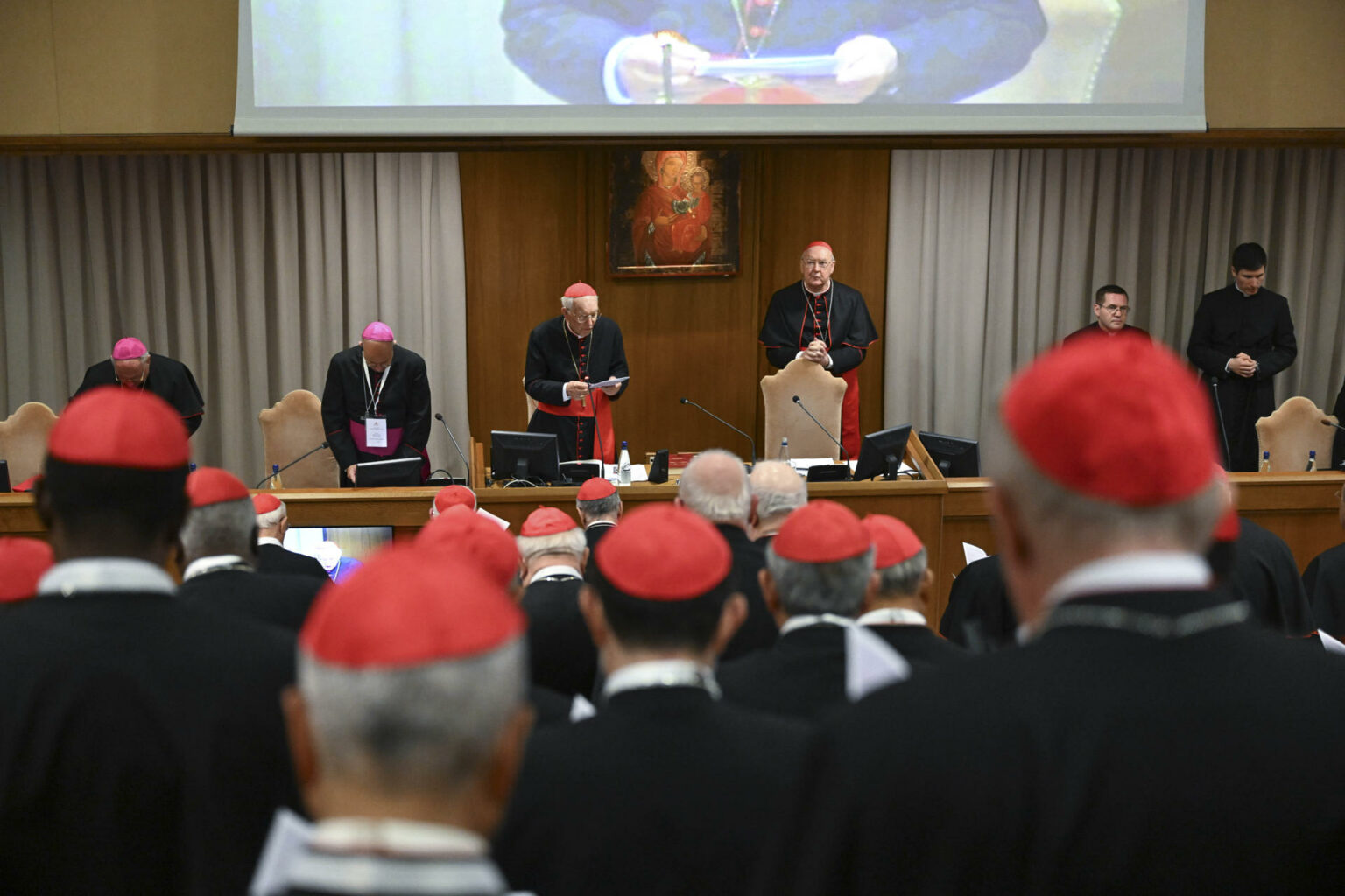 Dos cardenales ausentes del cónclave por motivos de salud