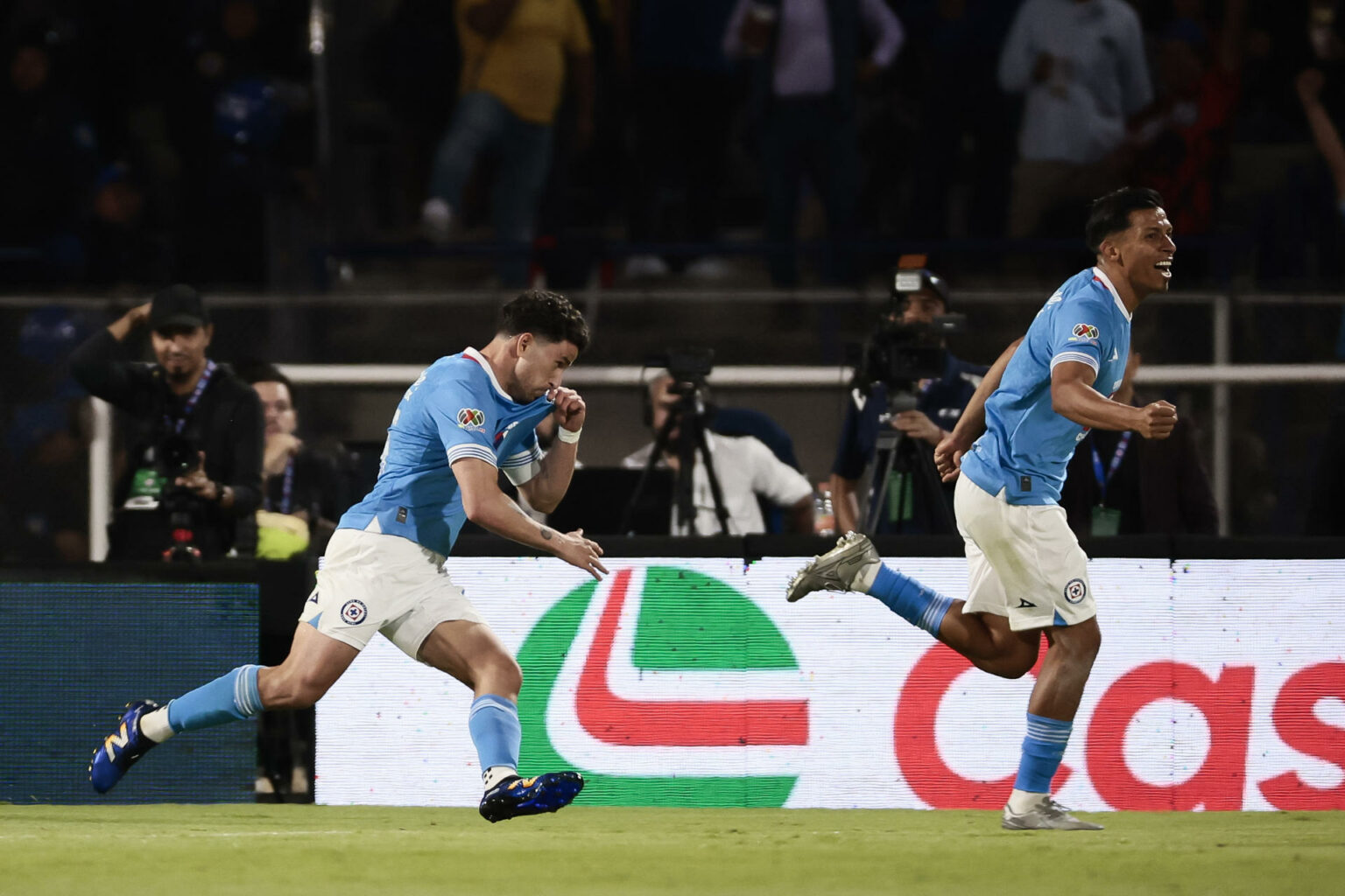 Cruz Azul toma ventaja sobre América en semifinal del Clausura