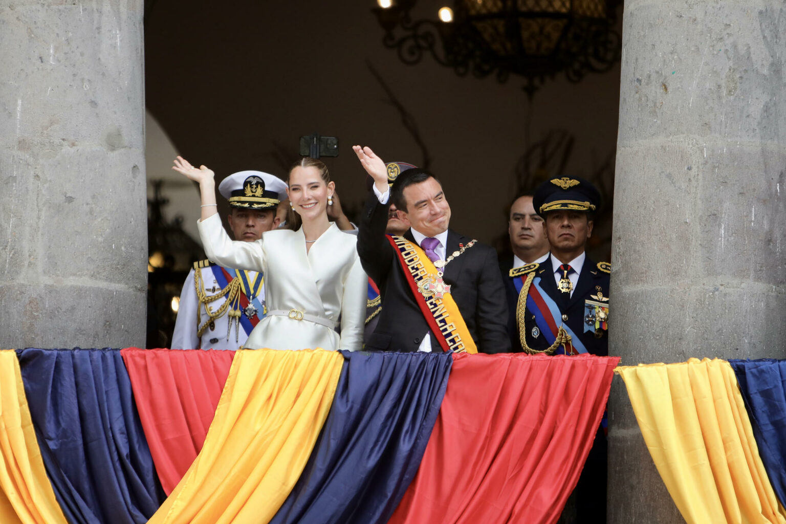 Noboa inicia segundo mandato en Ecuador con promesas de seguridad y desarrollo económico