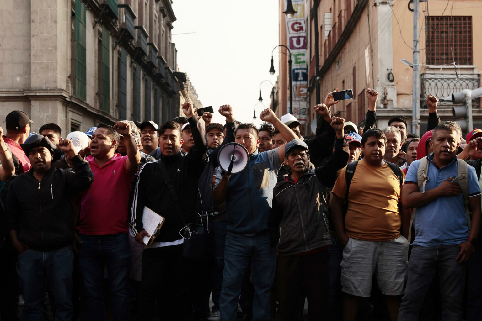 CNTE advierte con rodear el Zócalo si no hay respuesta a sus demandas