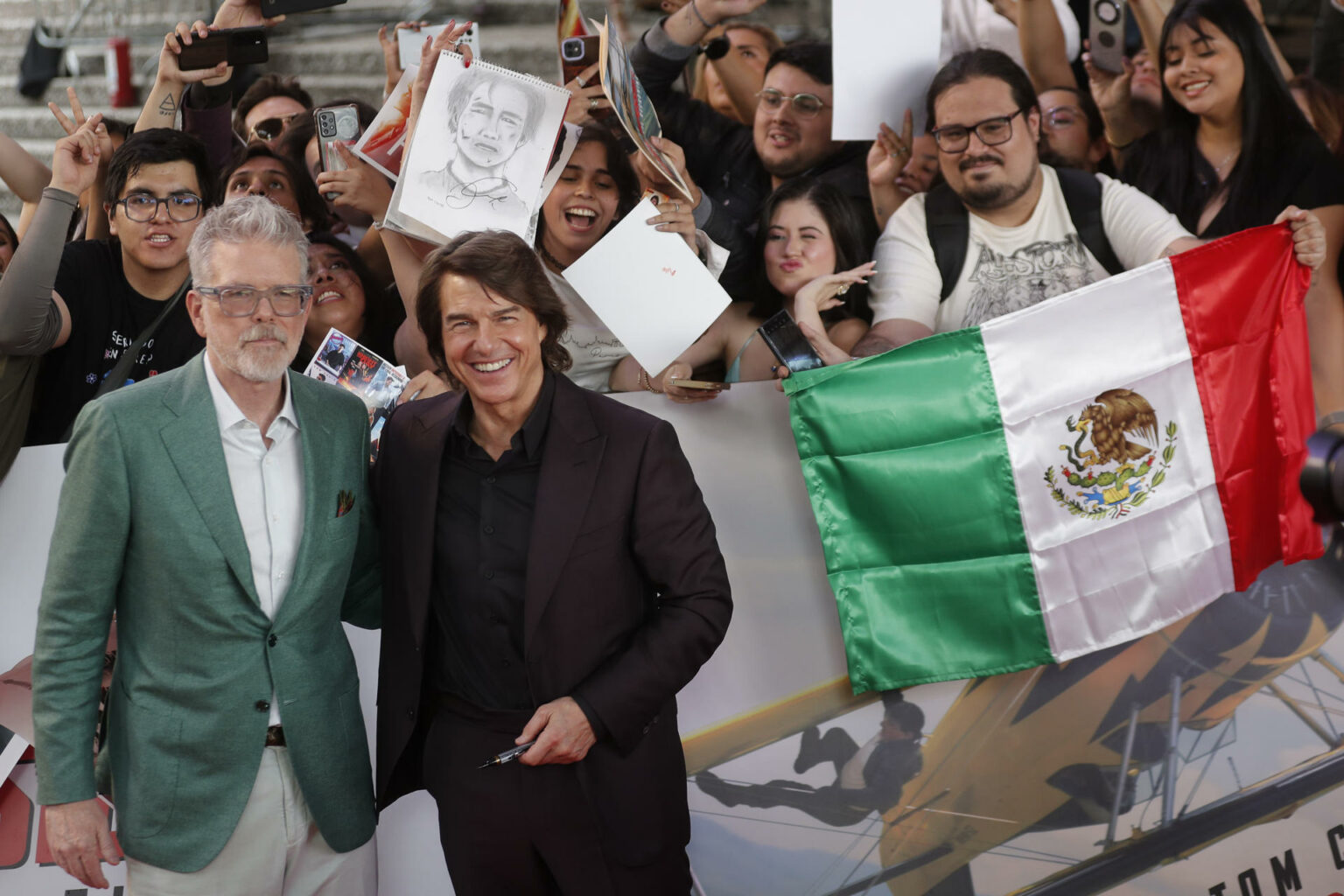 Tom Cruise sorprende a fans mexicanos en presentación de ‘Misión Imposible: Sentencia Final’