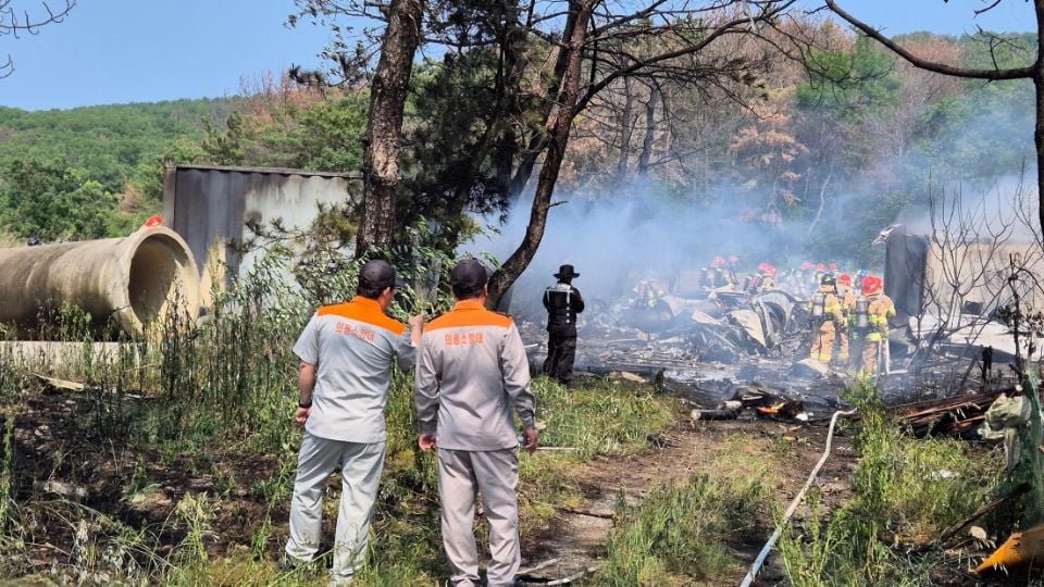 Tragedia aérea en Corea del Sur: se estrella avión de la Marina durante entrenamiento