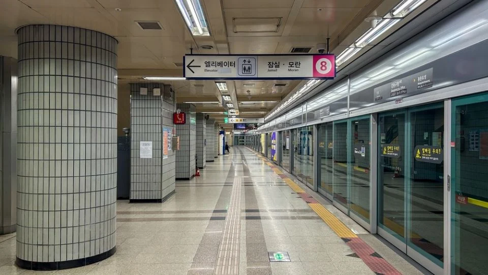 Incendio provocado en metro de Corea del Sur deja 21 heridos