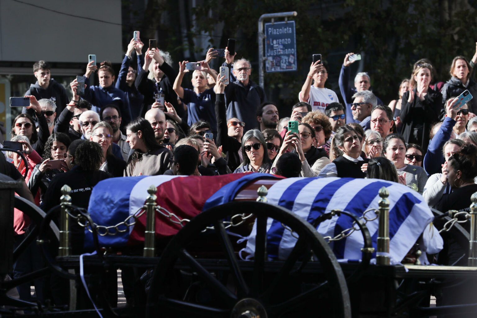 Uruguay despide a José Mujica con emotivo cortejo fúnebre